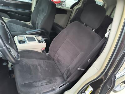 2014 Chrysler Town & Country Touring   - Photo 8 - Pittsburgh, PA 15226