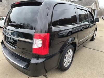 2014 Chrysler Town & Country Touring   - Photo 4 - Pittsburgh, PA 15226