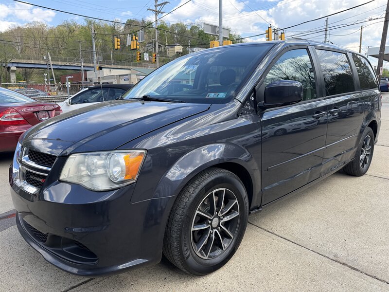 2014 Dodge Grand Caravan SXT   - Photo 1 - Pittsburgh, PA 15226