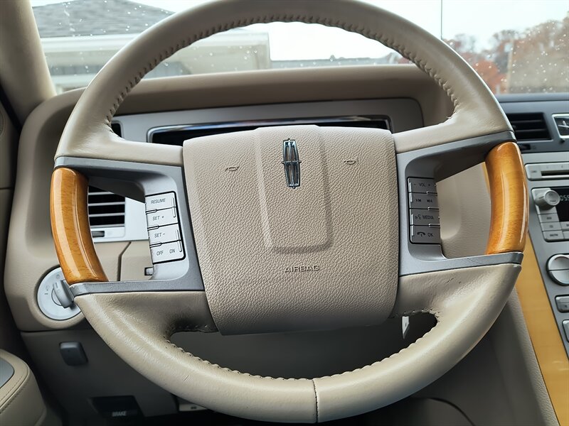 2009 Lincoln Navigator - Photo 19 - Pittsburgh, PA 15226