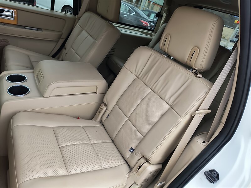 2009 Lincoln Navigator - Photo 10 - Pittsburgh, PA 15226