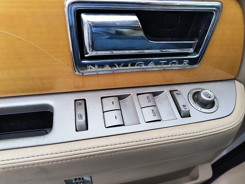 2009 Lincoln Navigator - Photo 22 - Pittsburgh, PA 15226
