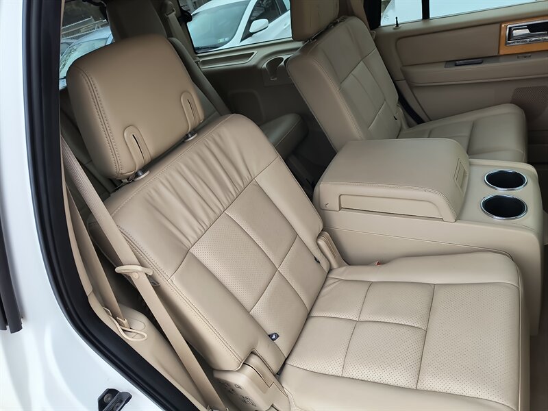 2009 Lincoln Navigator - Photo 11 - Pittsburgh, PA 15226