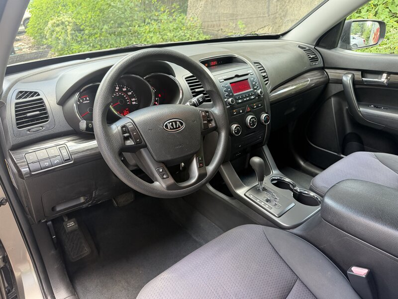 2011 Kia Sorento LX - Photo 17 - Pittsburgh, PA 15226