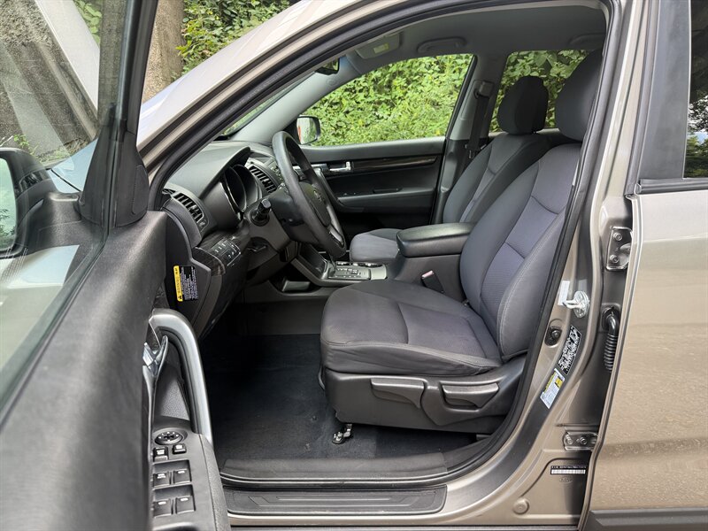 2011 Kia Sorento LX - Photo 19 - Pittsburgh, PA 15226