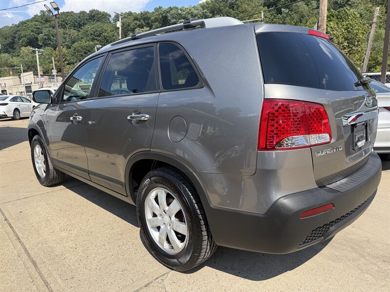 2011 Kia Sorento LX - Photo 2 - Pittsburgh, PA 15226