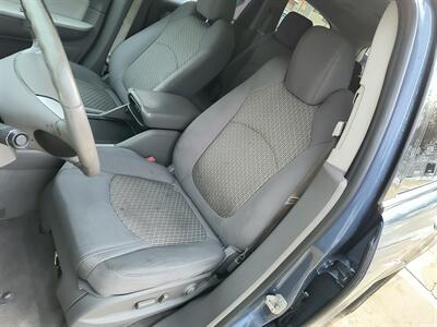 2012 Chevrolet Traverse LT   - Photo 8 - Pittsburgh, PA 15226