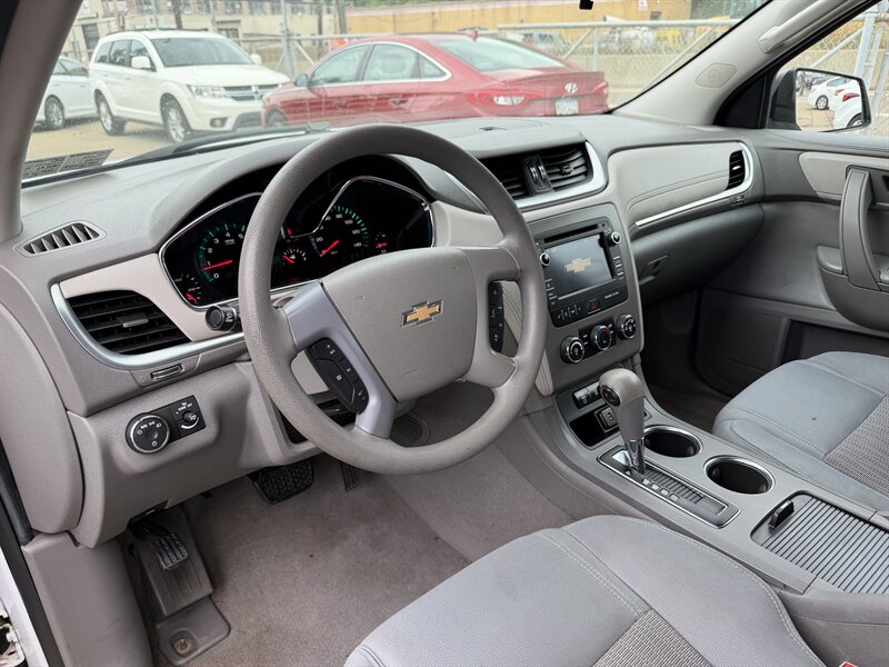 2017 Chevrolet Traverse LS - Photo 8 - Pittsburgh, PA 15226