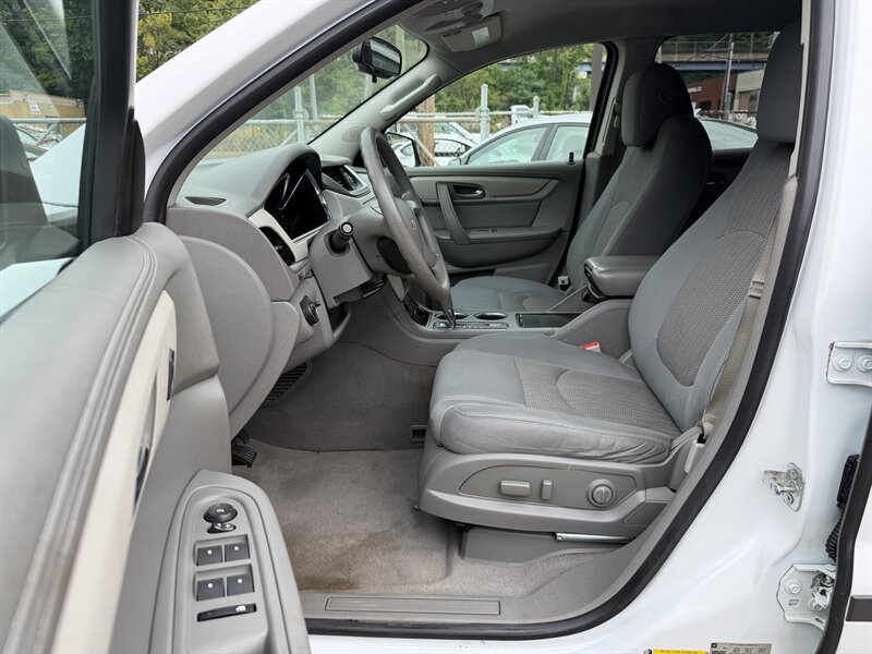 2017 Chevrolet Traverse LS - Photo 10 - Pittsburgh, PA 15226