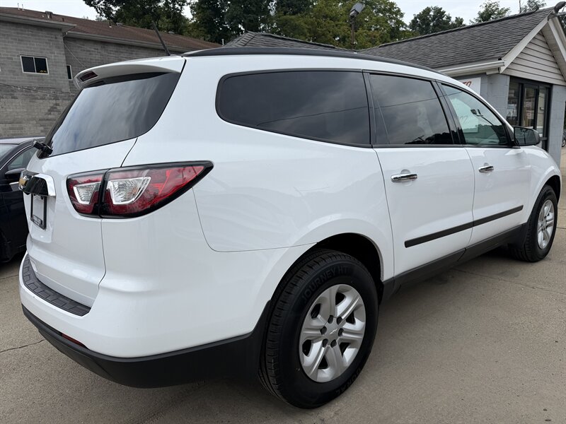 2017 Chevrolet Traverse LS - Photo 4 - Pittsburgh, PA 15226