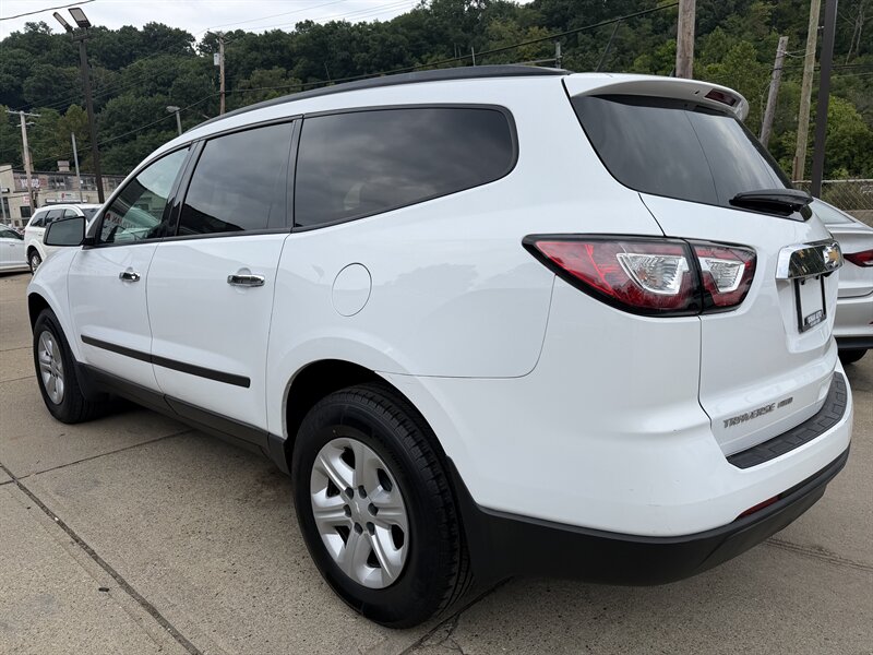2017 Chevrolet Traverse LS - Photo 2 - Pittsburgh, PA 15226