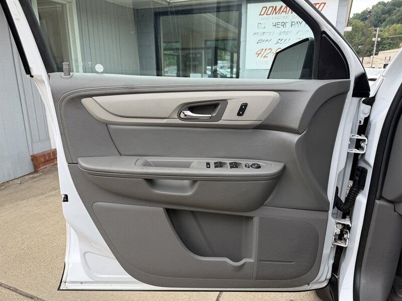 2017 Chevrolet Traverse LS - Photo 7 - Pittsburgh, PA 15226
