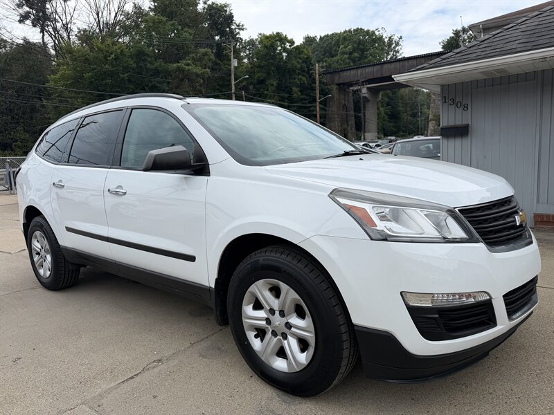 2017 Chevrolet Traverse LS - Photo 5 - Pittsburgh, PA 15226