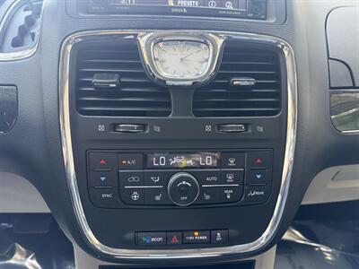 2015 Chrysler Town & Country Touring-L - Photo 27 - Pittsburgh, PA 15226