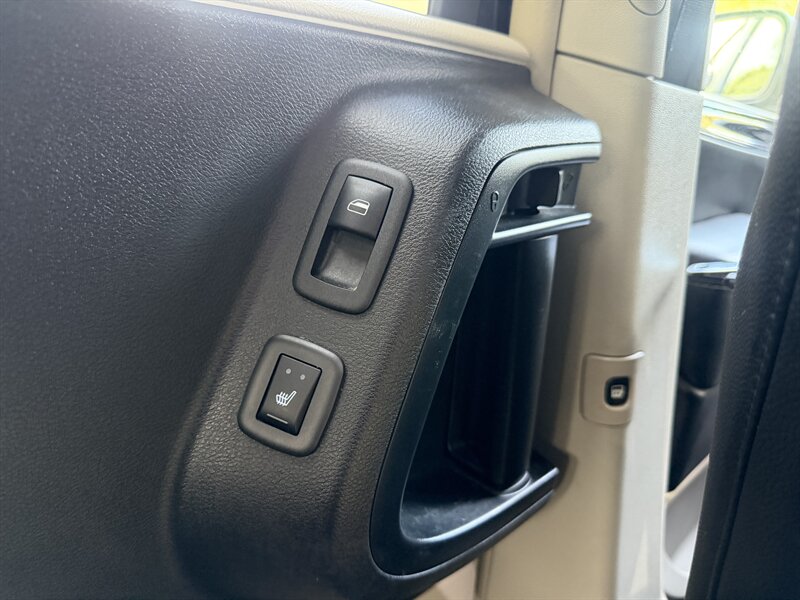 2015 Chrysler Town & Country Touring-L - Photo 36 - Pittsburgh, PA 15226