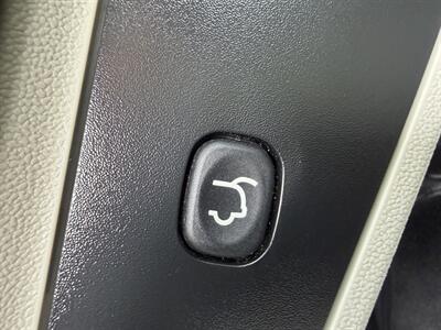 2015 Chrysler Town & Country Touring-L - Photo 41 - Pittsburgh, PA 15226
