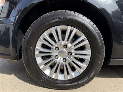 2015 Chrysler Town & Country Touring-L - Photo 8 - Pittsburgh, PA 15226