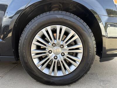 2015 Chrysler Town & Country Touring-L - Photo 11 - Pittsburgh, PA 15226