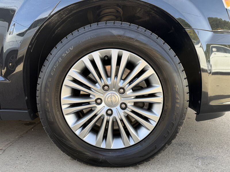 2015 Chrysler Town & Country Touring-L - Photo 11 - Pittsburgh, PA 15226