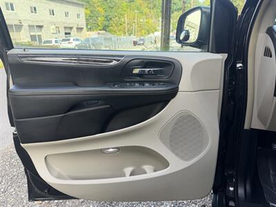 2015 Chrysler Town & Country Touring-L - Photo 19 - Pittsburgh, PA 15226