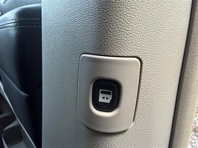 2015 Chrysler Town & Country Touring-L - Photo 37 - Pittsburgh, PA 15226