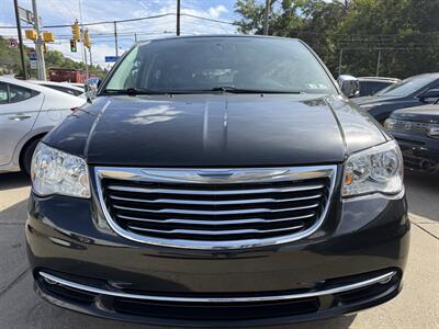 2015 Chrysler Town & Country Touring-L - Photo 6 - Pittsburgh, PA 15226