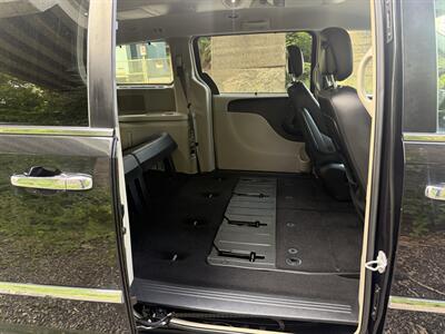 2015 Chrysler Town & Country Touring-L - Photo 34 - Pittsburgh, PA 15226