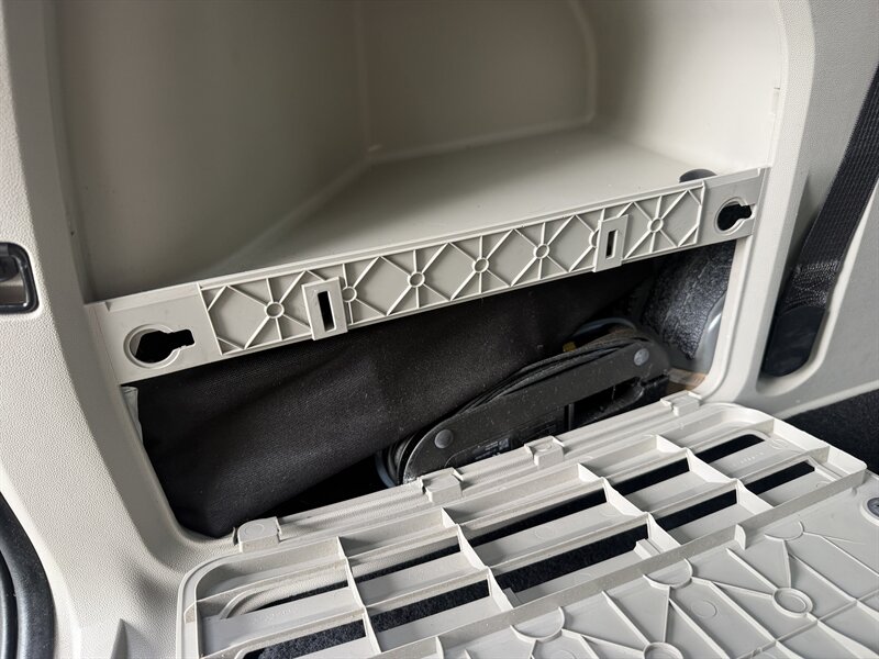 2015 Chrysler Town & Country Touring-L - Photo 40 - Pittsburgh, PA 15226