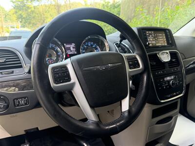 2015 Chrysler Town & Country Touring-L - Photo 21 - Pittsburgh, PA 15226