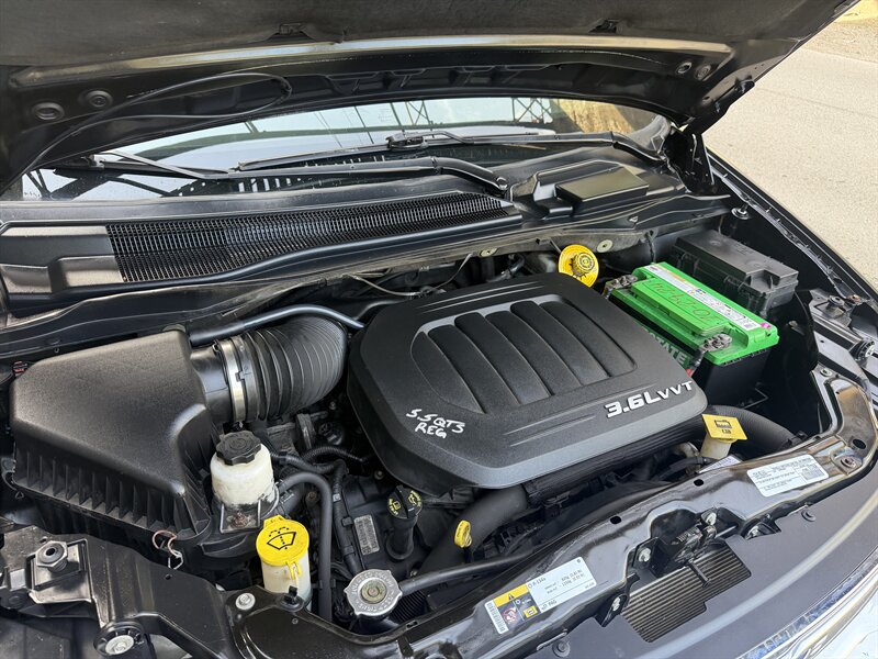 2015 Chrysler Town & Country Touring-L - Photo 14 - Pittsburgh, PA 15226