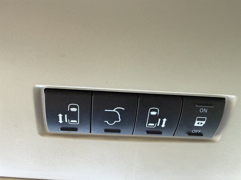 2015 Chrysler Town & Country Touring-L - Photo 29 - Pittsburgh, PA 15226