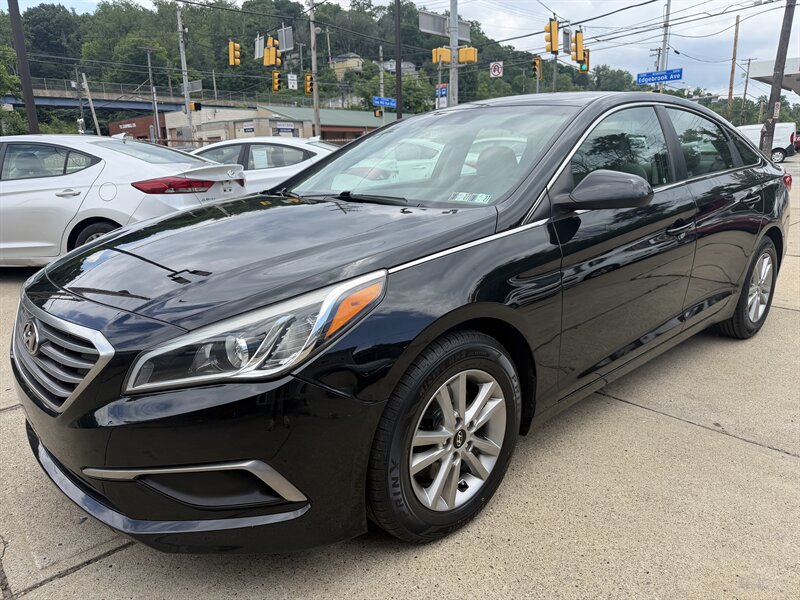 2017 Hyundai Sonata SE   - Photo 1 - Pittsburgh, PA 15226