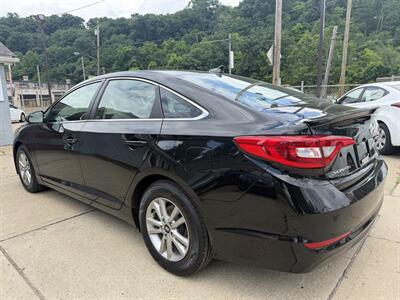 2017 Hyundai Sonata SE   - Photo 2 - Pittsburgh, PA 15226