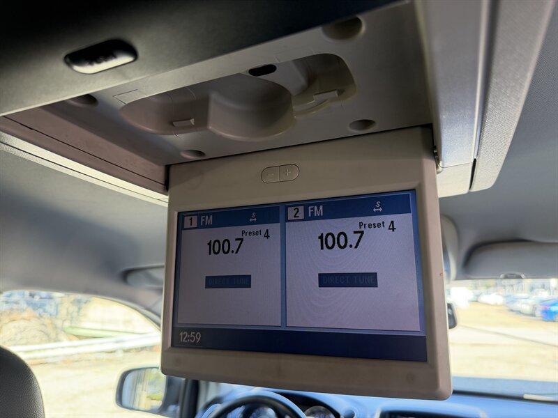 2013 Chrysler Town & Country Touring-L - Photo 31 - Pittsburgh, PA 15226