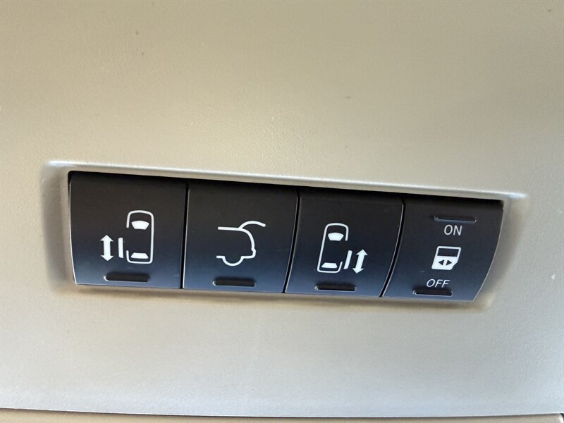 2013 Chrysler Town & Country Touring-L - Photo 27 - Pittsburgh, PA 15226