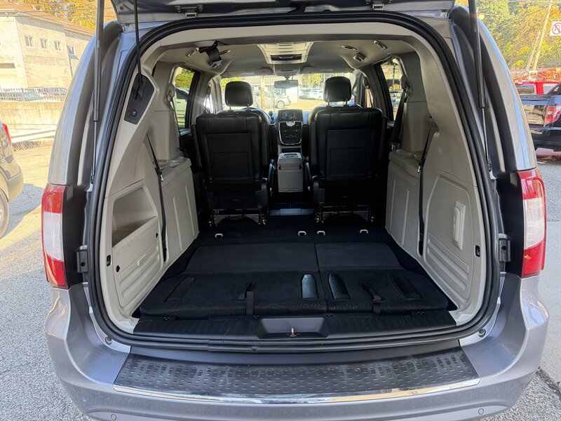 2013 Chrysler Town & Country Touring-L - Photo 36 - Pittsburgh, PA 15226
