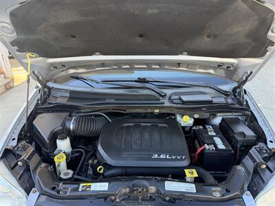 2013 Chrysler Town & Country Touring-L - Photo 11 - Pittsburgh, PA 15226