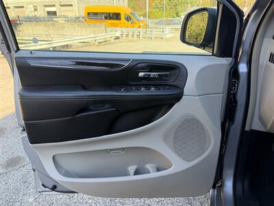 2013 Chrysler Town & Country Touring-L - Photo 15 - Pittsburgh, PA 15226