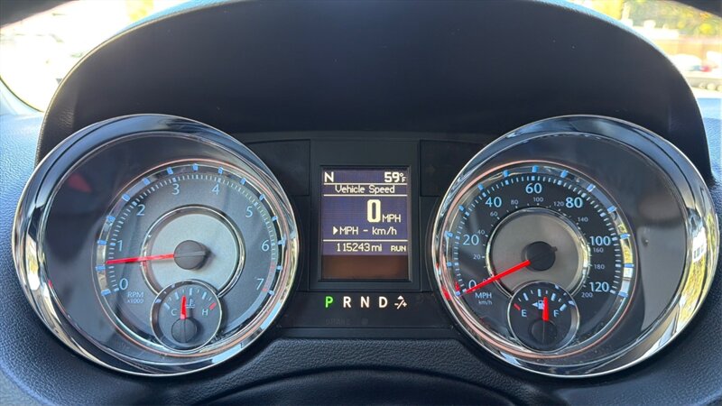 2013 Chrysler Town & Country Touring-L - Photo 21 - Pittsburgh, PA 15226