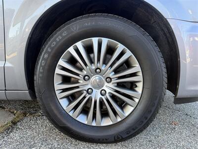 2013 Chrysler Town & Country Touring-L - Photo 9 - Pittsburgh, PA 15226
