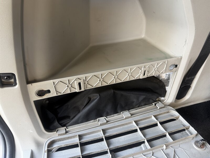 2013 Chrysler Town & Country Touring-L - Photo 37 - Pittsburgh, PA 15226