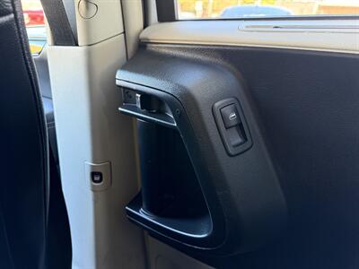 2013 Chrysler Town & Country Touring-L - Photo 32 - Pittsburgh, PA 15226