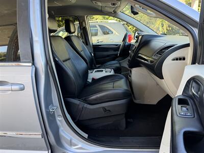 2013 Chrysler Town & Country Touring-L - Photo 28 - Pittsburgh, PA 15226