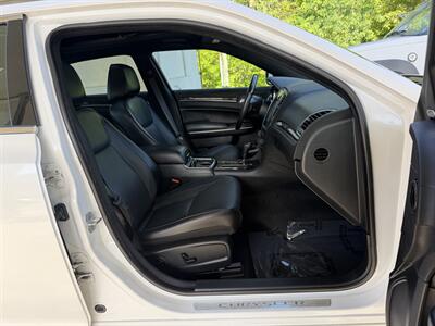2012 Chrysler 300C   - Photo 44 - Pittsburgh, PA 15226