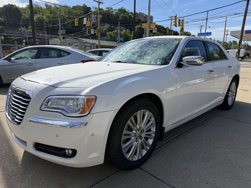 2012 Chrysler 300C   - Photo 1 - Pittsburgh, PA 15226