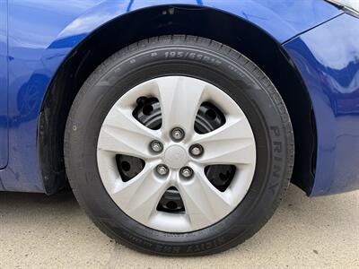 2017 Kia Forte LX   - Photo 9 - Pittsburgh, PA 15226