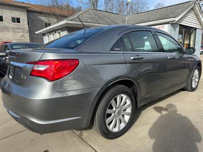 2012 Chrysler 200 Touring   - Photo 4 - Pittsburgh, PA 15226