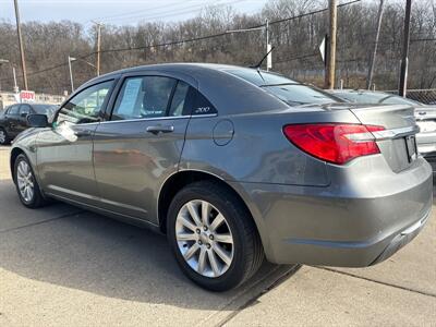 2012 Chrysler 200 Touring   - Photo 2 - Pittsburgh, PA 15226