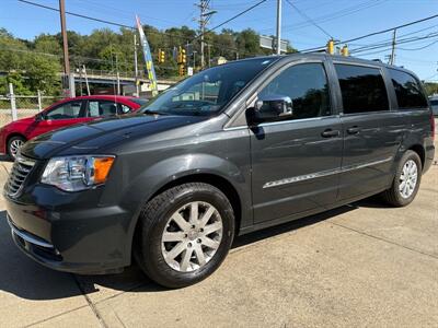 2012 Chrysler Town & Country Touring-L   - Photo 1 - Pittsburgh, PA 15226