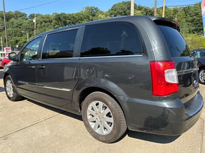 2012 Chrysler Town & Country Touring-L   - Photo 2 - Pittsburgh, PA 15226